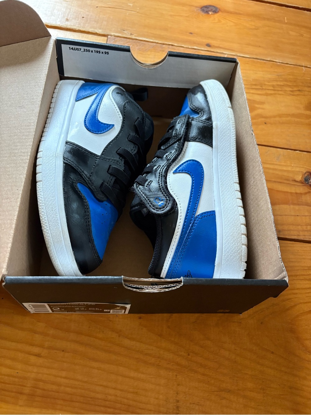 Jordan Kids Blue, Black & White Low-Top Sneakers preschool 2Y